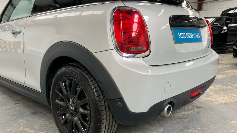 MINI Hatchback 1.5 Cooper Classic II 3dr Auto Petrol Hatchback